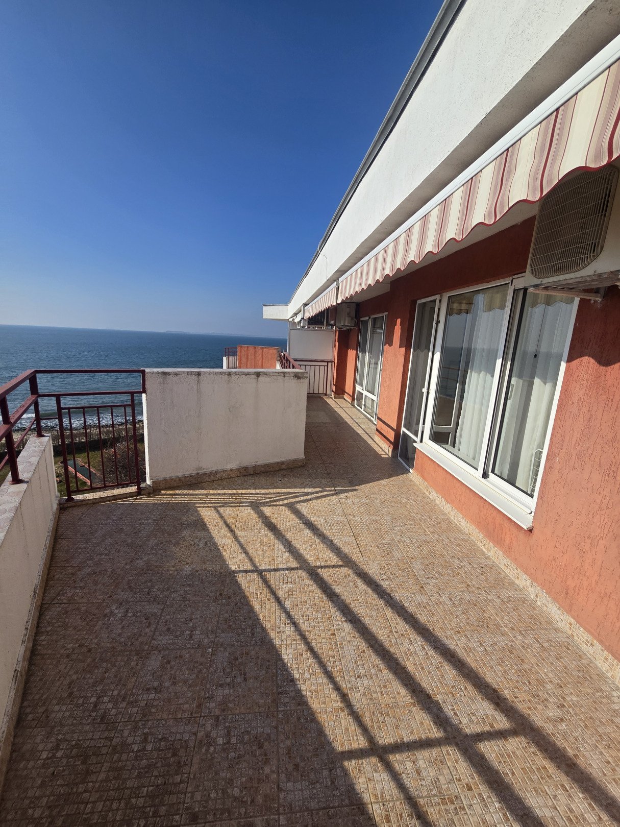 Geräumiges Apartment mit zwei Schlafzimmern und Panoramablick auf das Meer im Privilege Fort Beach Komplex