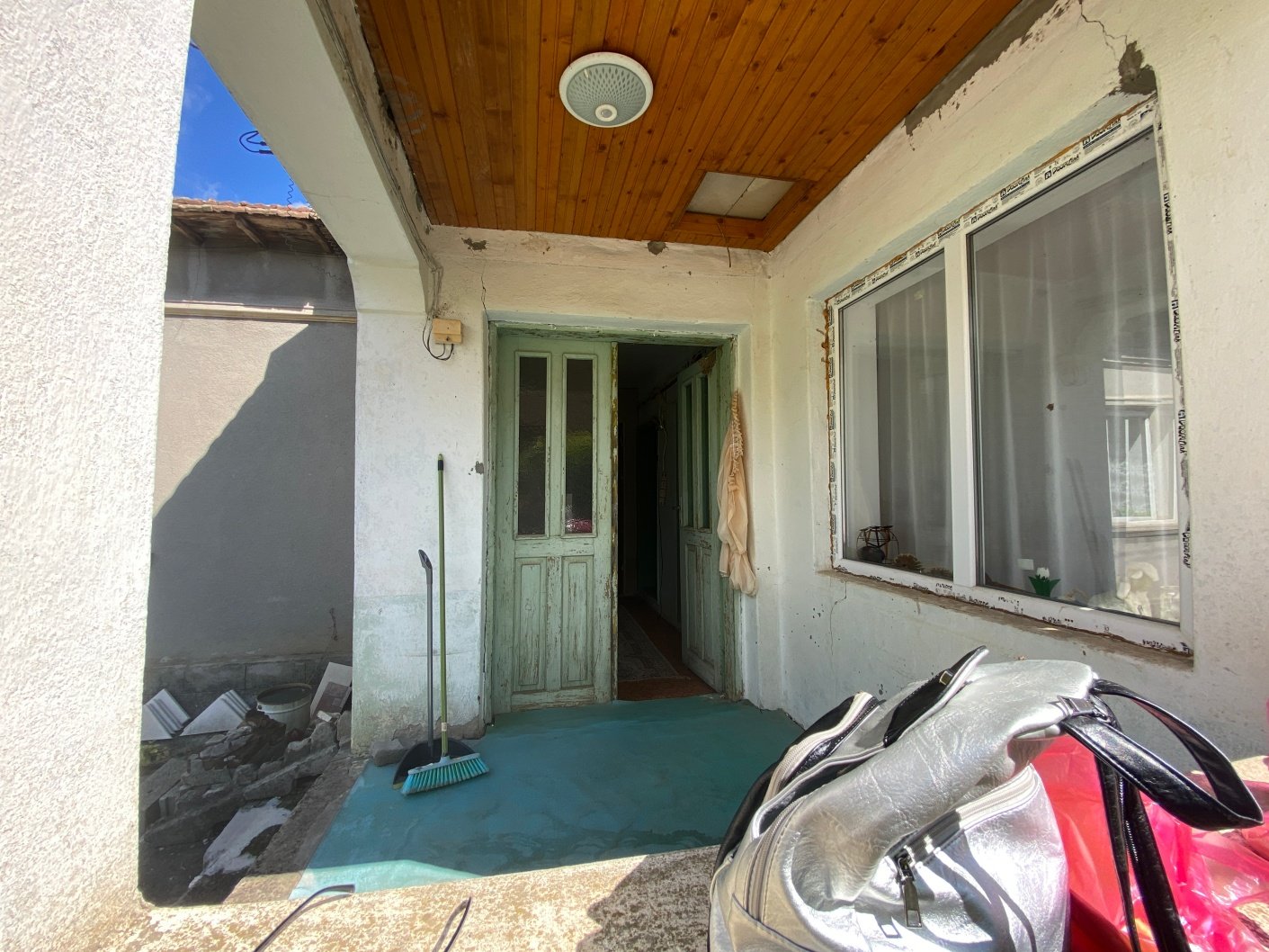 Teilweise renoviertes Haus in Izvorovo, 10 km von General Toshevo entfernt