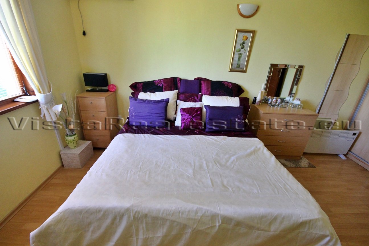 Zwei neu gebaute Häuser, nur 20 Minuten von Baltschik und dem Meer entfernt