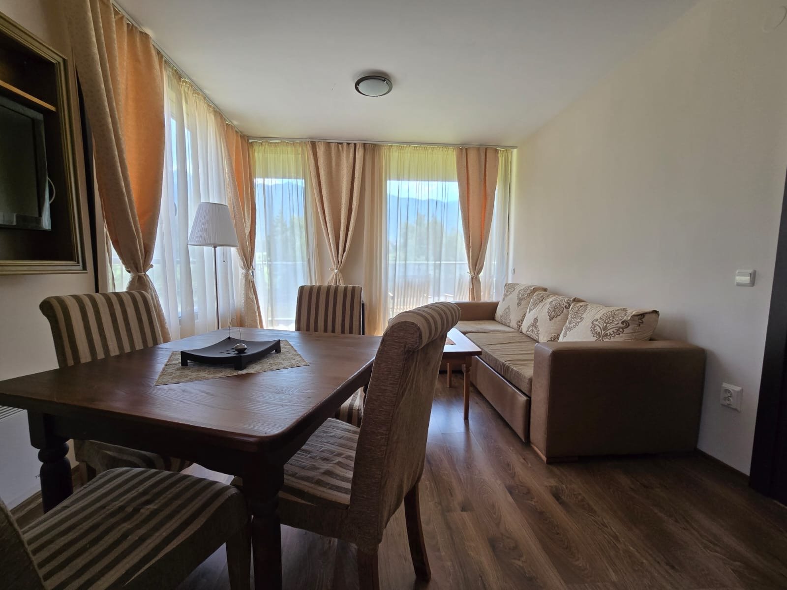 Geräumiges Dreizimmerapartment mit Bergblick im Luxuskomplex Cornelia Boutique & SPA, Bansko