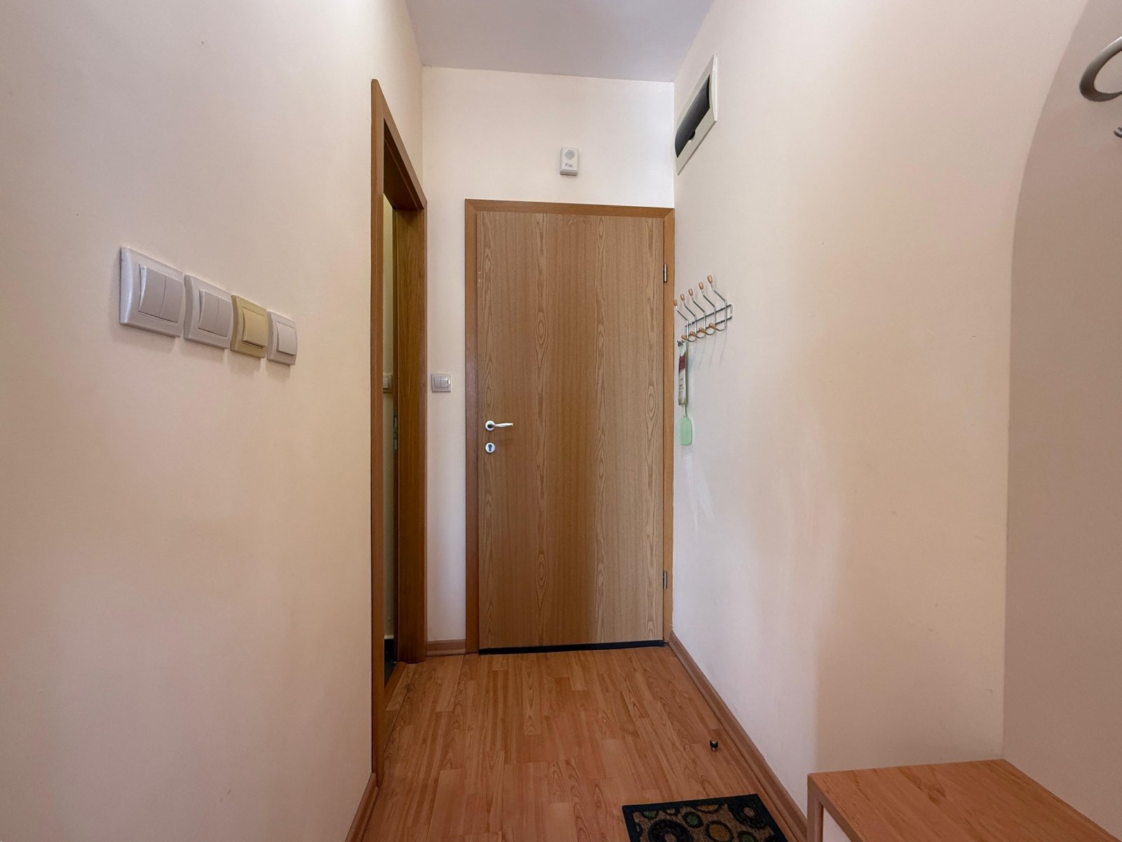 Möbliertes Ein-Zimmer-Apartment in erster Reihe im prestigeträchtigen Wohnkomplex Paradise Garden in Sveti Vlas.