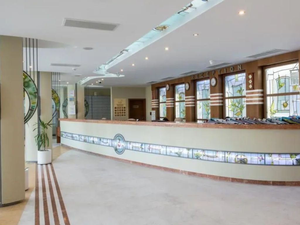 Möbliertes Ein-Zimmer-Apartment in erster Reihe im prestigeträchtigen Wohnkomplex Paradise Garden in Sveti Vlas.