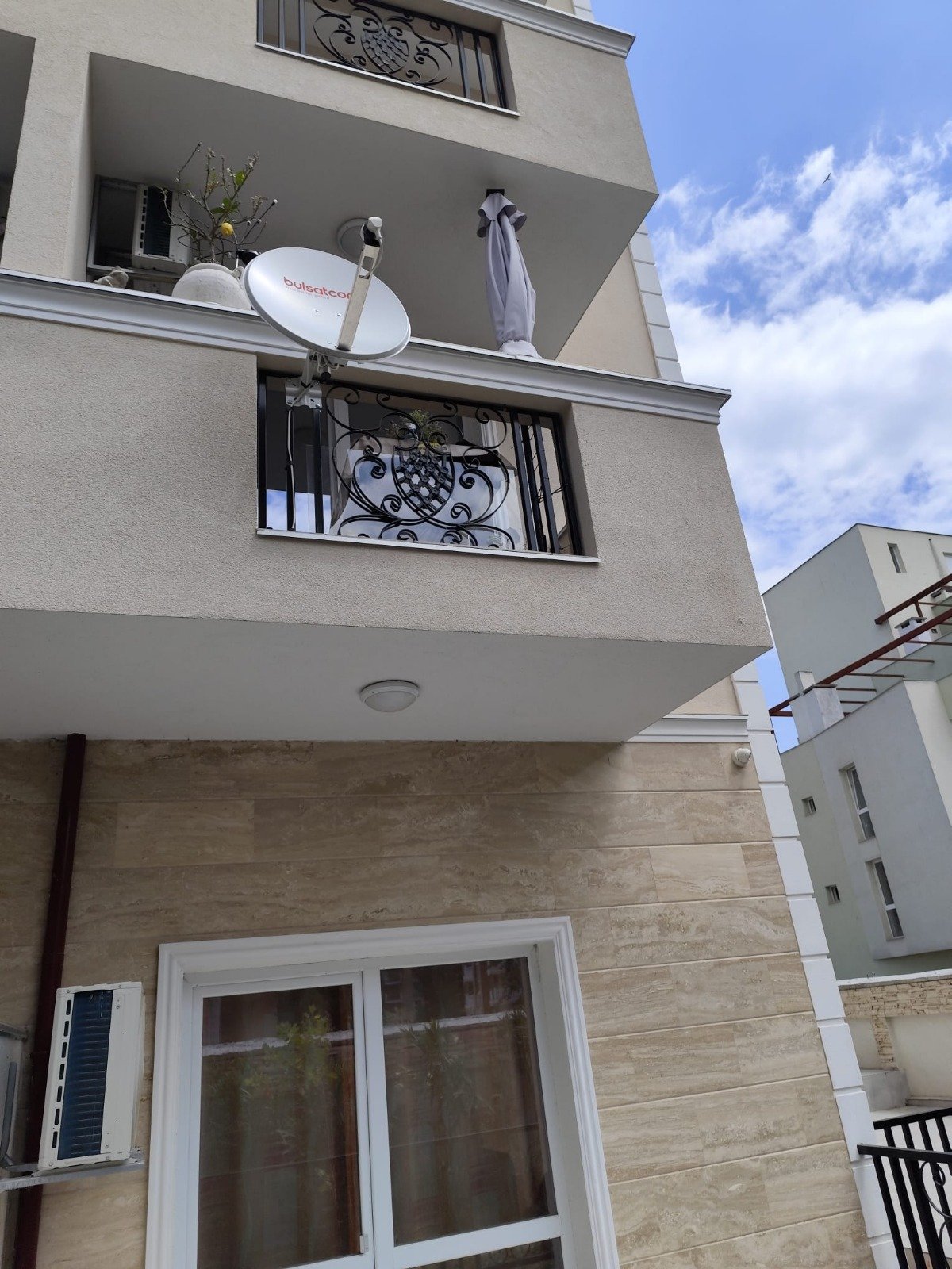 Eine Zwei-Zimmer-Wohnung im Magnolia 6-Komplex steht zum Verkauf – Luxus, Komfort und hervorragende Lage!