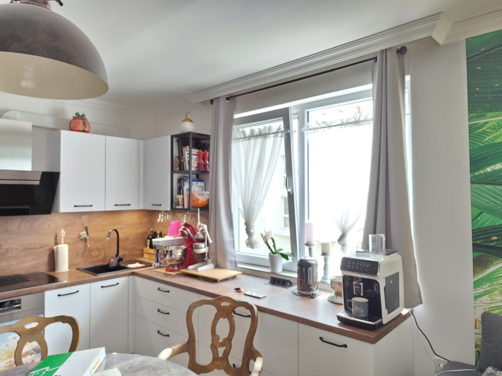 Eine Zwei-Zimmer-Wohnung im Magnolia 6-Komplex steht zum Verkauf – Luxus, Komfort und hervorragende Lage!