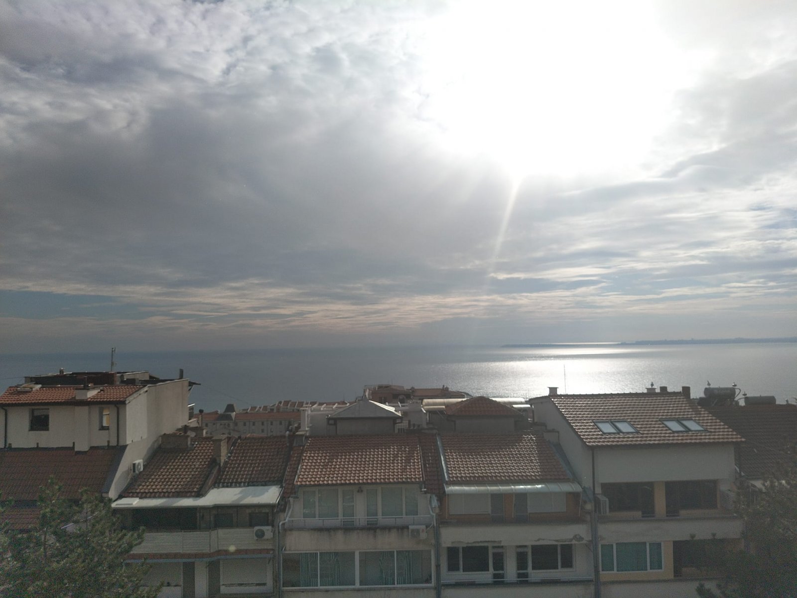 Großes Mehrfamilienhaus in Sveti Vlas mit Panoramablick auf das Meer