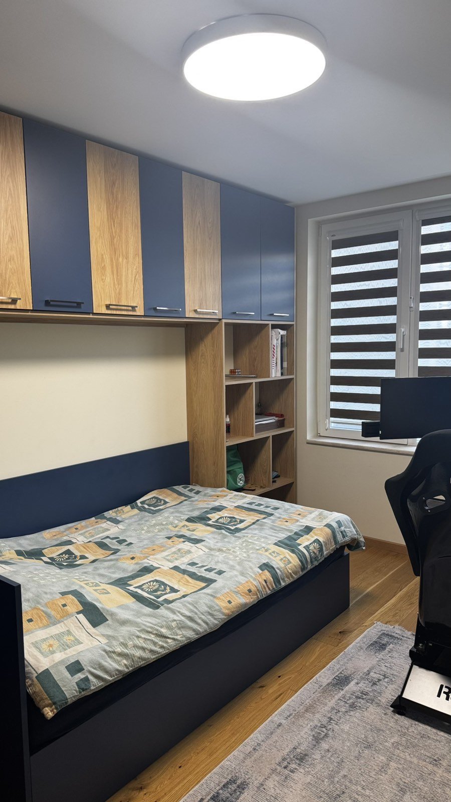 Luxuriös renovierte und komplett möblierte Vier-Zimmer-Ziegelwohnung