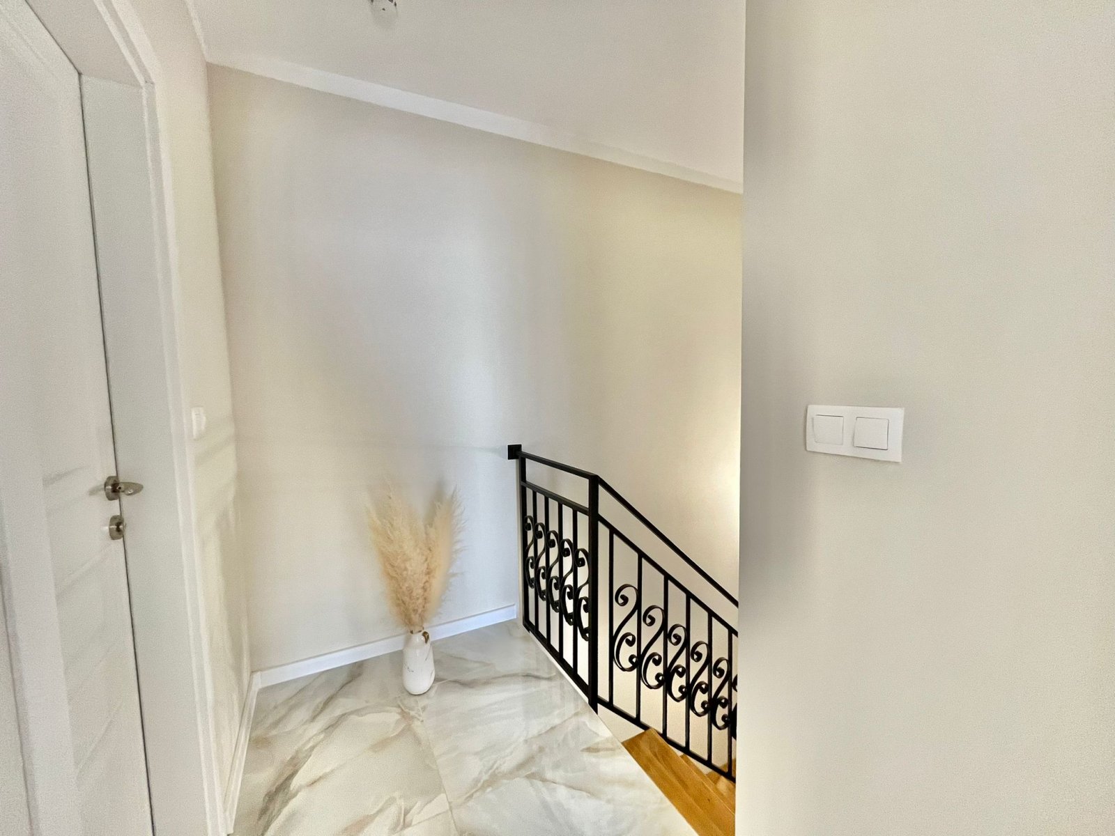 Luxuriöse Maisonette-Wohnung im Neubau in Ravda!