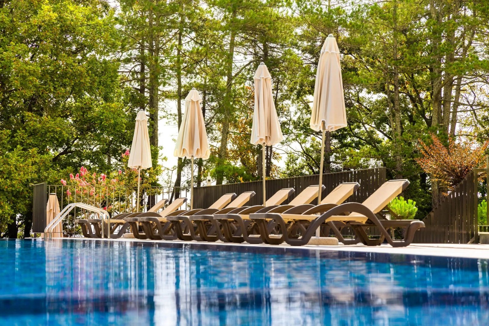 Vollständig möbliertes Studio mit herrlichem Meer- und Poolblick in einer neuen, luxuriösen Anlage