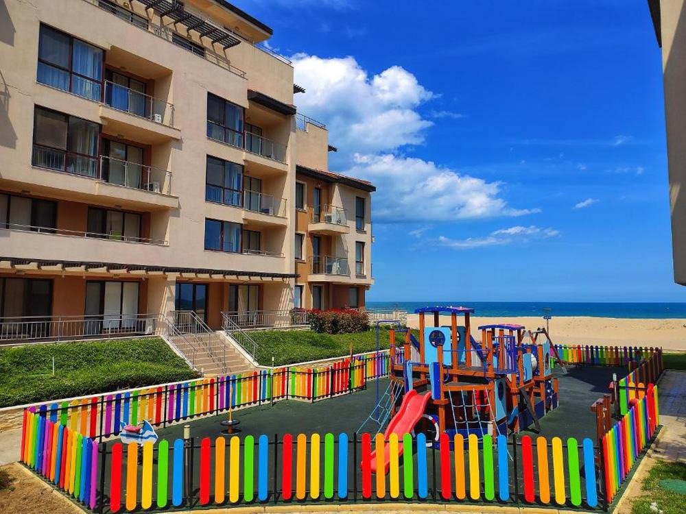 Großzügiges Ein-Zimmer-Apartment mit Meerblick in einer exklusiven Anlage erster Reihe in Obzor, Bulgarien