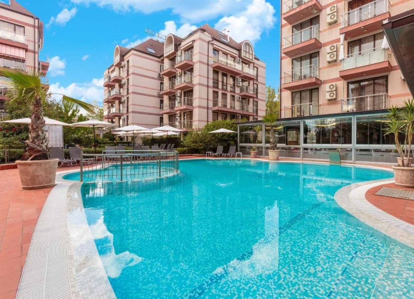 Appartamento con due camere nel complesso Tarsis, Sunny Beach, Bulgaria.