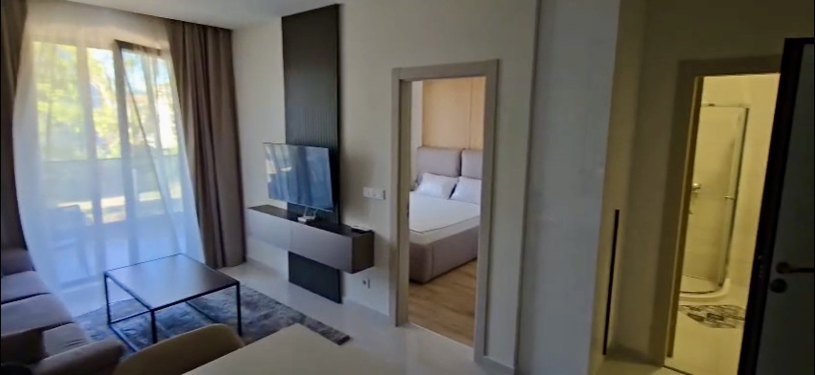 Appartamento nuovo con 2 camere in Emilia-Romagna, verde, spiaggia di Sonnenstrand, Bulgaria.
