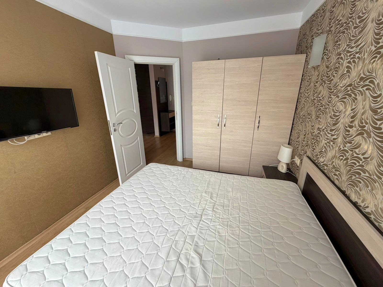 Appartamento con due camere da letto con vista sulla piscina nel complesso Harmony Palace a Sunny Beach, Bulgaria.