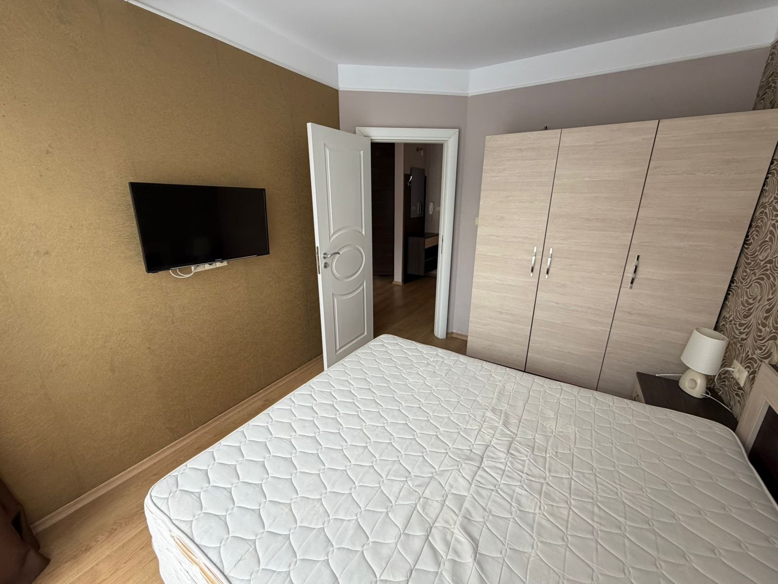 Appartamento con due camere da letto con vista sulla piscina nel complesso Harmony Palace a Sunny Beach, Bulgaria.