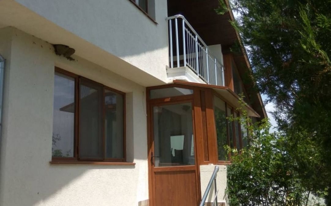 Casa spaziosa (370 m²) su un terreno con vigneti propri nel villaggio di Detelina, regione di Varna, Bulgaria, in vendita