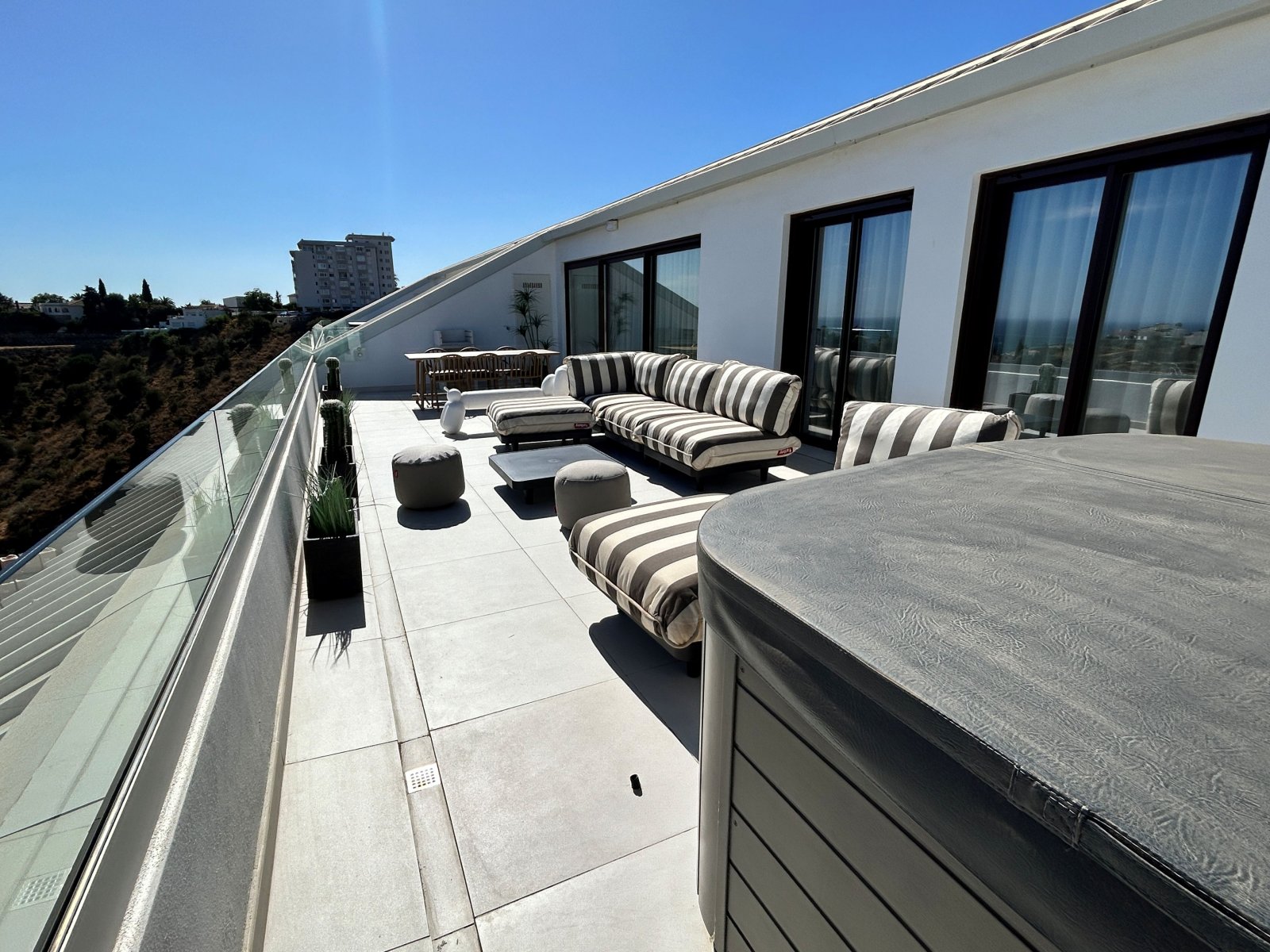Exklusive Apartments mit Meerblick, 2 km vom Strand entfernt, Fuengirola