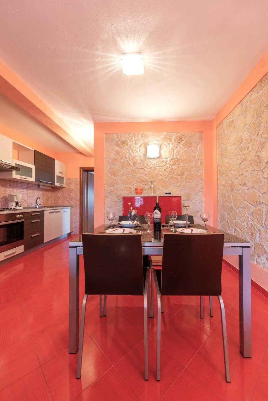 Exklusive Apartmentvilla mit Pool, 200 m vom Meer entfernt, Investitionspotenzial Vinišće