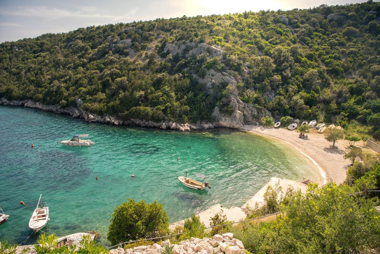 Exklusive Apartmentvilla mit Pool, 200 m vom Meer entfernt, Investitionspotenzial Vinišće