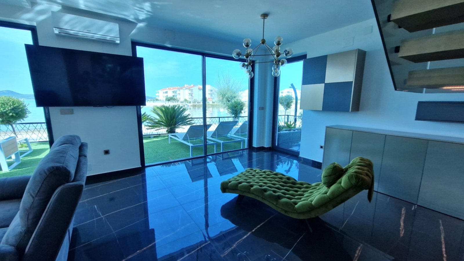 Luxuriöse Maisonette-Wohnung in erster Strandreihe mit Panoramablick, Sukošan, Kroatien