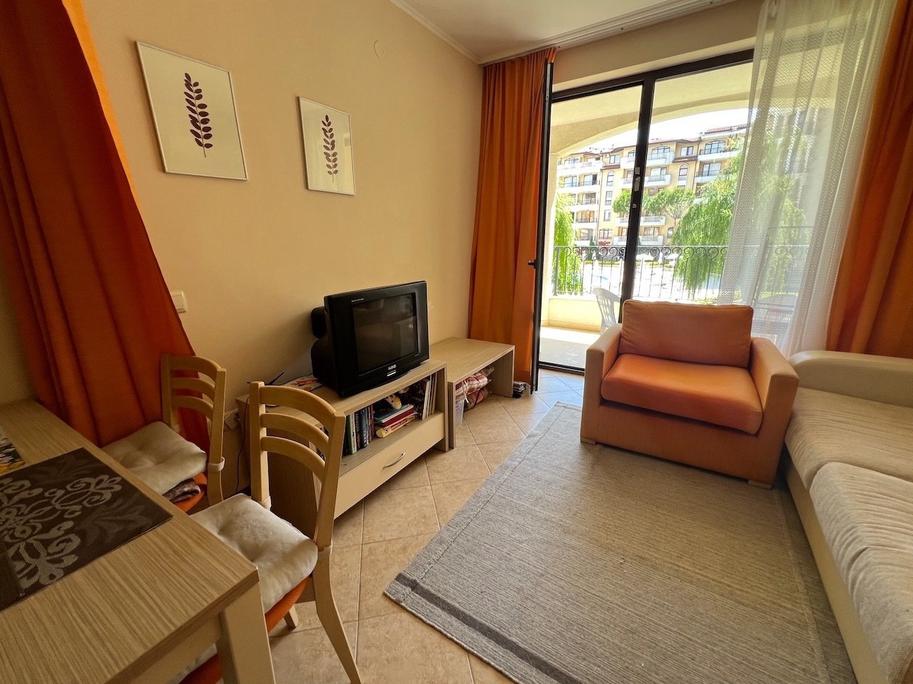 Appartamento con 2 camere e vista sulla piscina nel complesso Royal Sun, Sonnenstrand, Bulgaria
