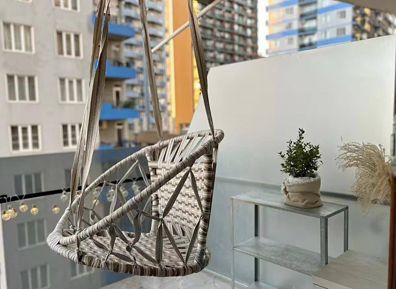 Accogliente studio di design con vista mare a Batumi, Georgia