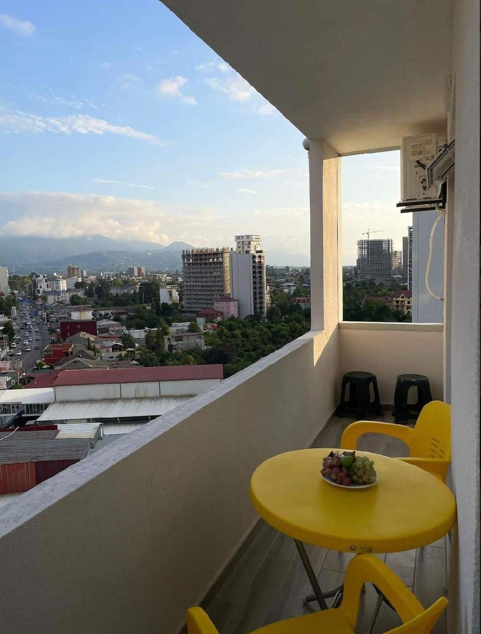 Bellissimo appartamento con 2 camere da letto con vista sulle montagne a Batumi, Georgia
