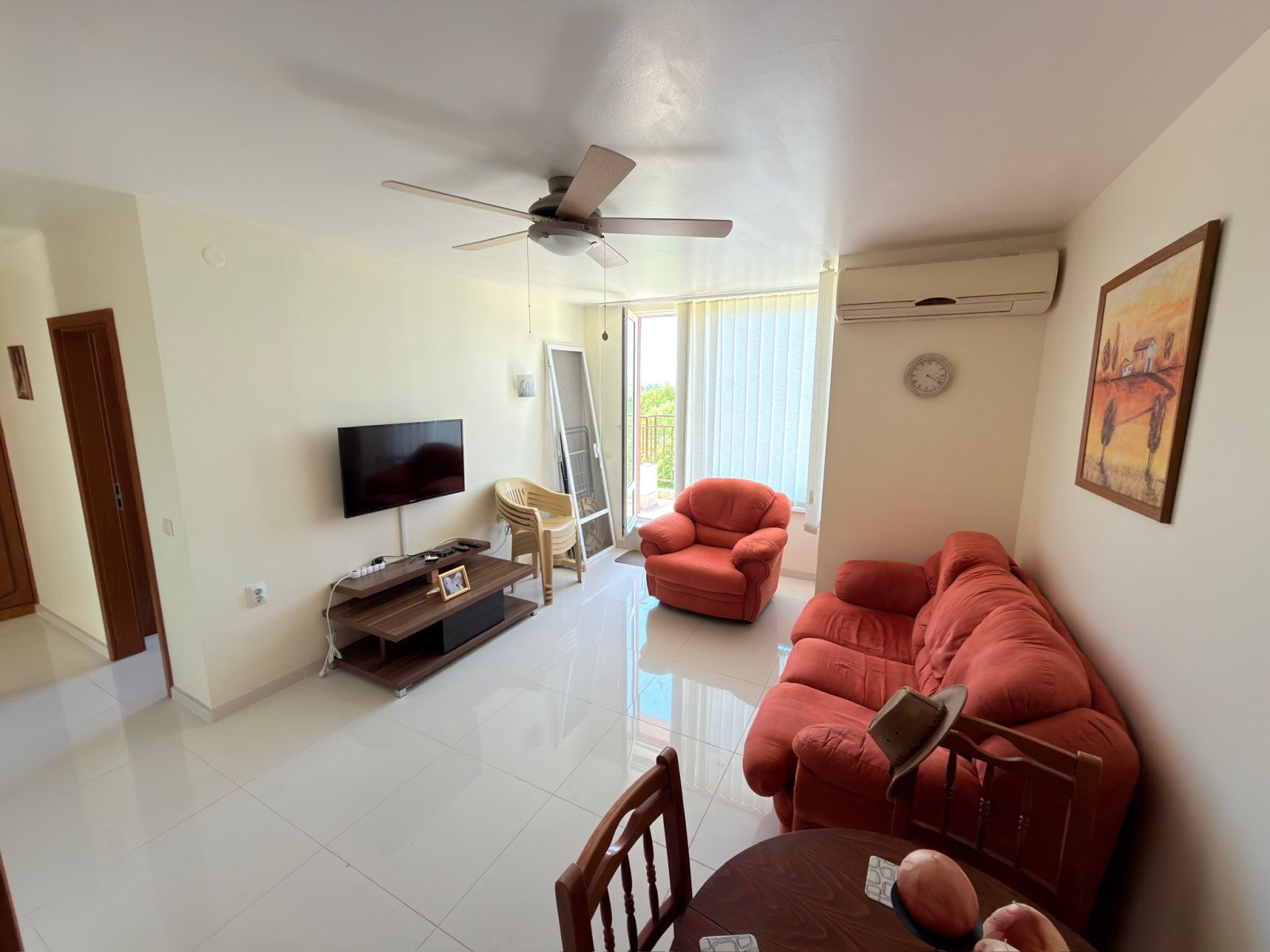 Appartamento con una camera da letto con vista sulla piscina e sulle montagne nel complesso Holiday Fort, Sunny Beach, Bulgaria