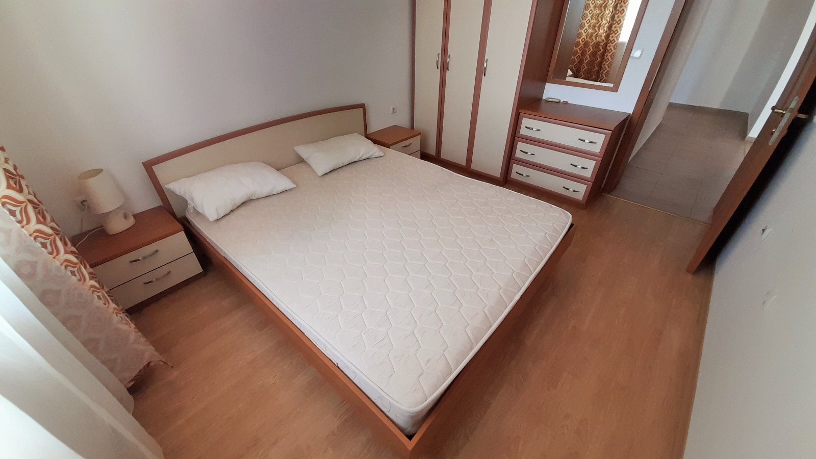 Appartamento con due camere nella residenza Riviera Fort Beach direttamente sul mare a Rawda, Bulgaria.