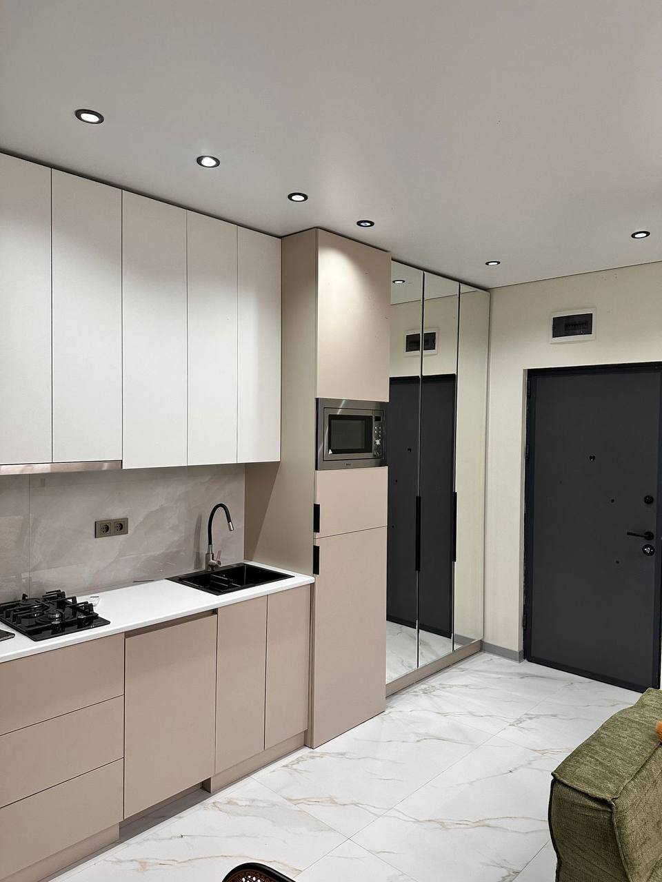 Stilvolles Designer-Studio-Apartment in Batumi, Georgien – durchdachtes Raumkonzept, vollständig renoviert und bezugsfertig