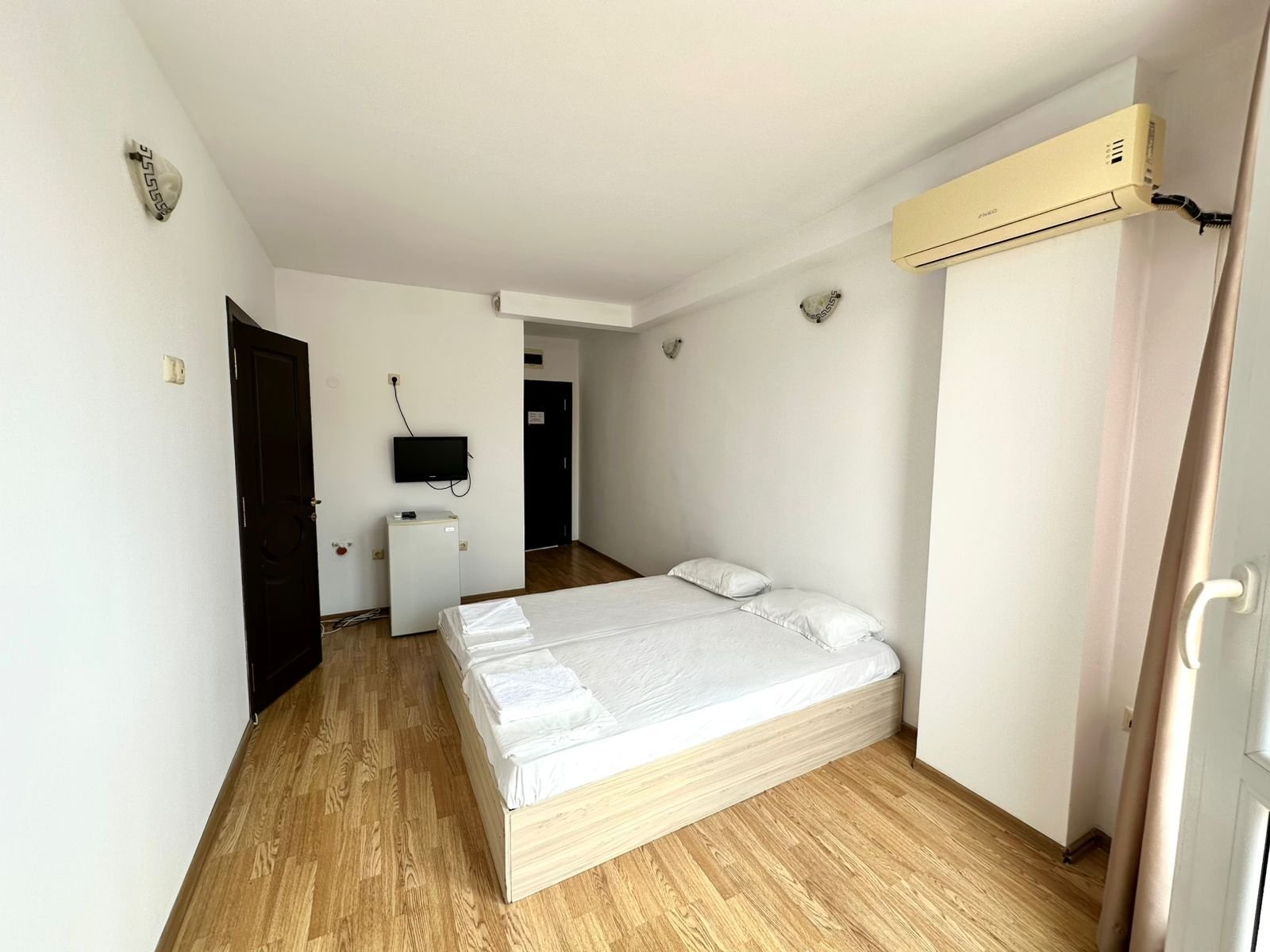 Appartamento con due camere e vista sulla piscina nel complesso residenziale Vanilla Garden a Sunny Beach, Bulgaria.