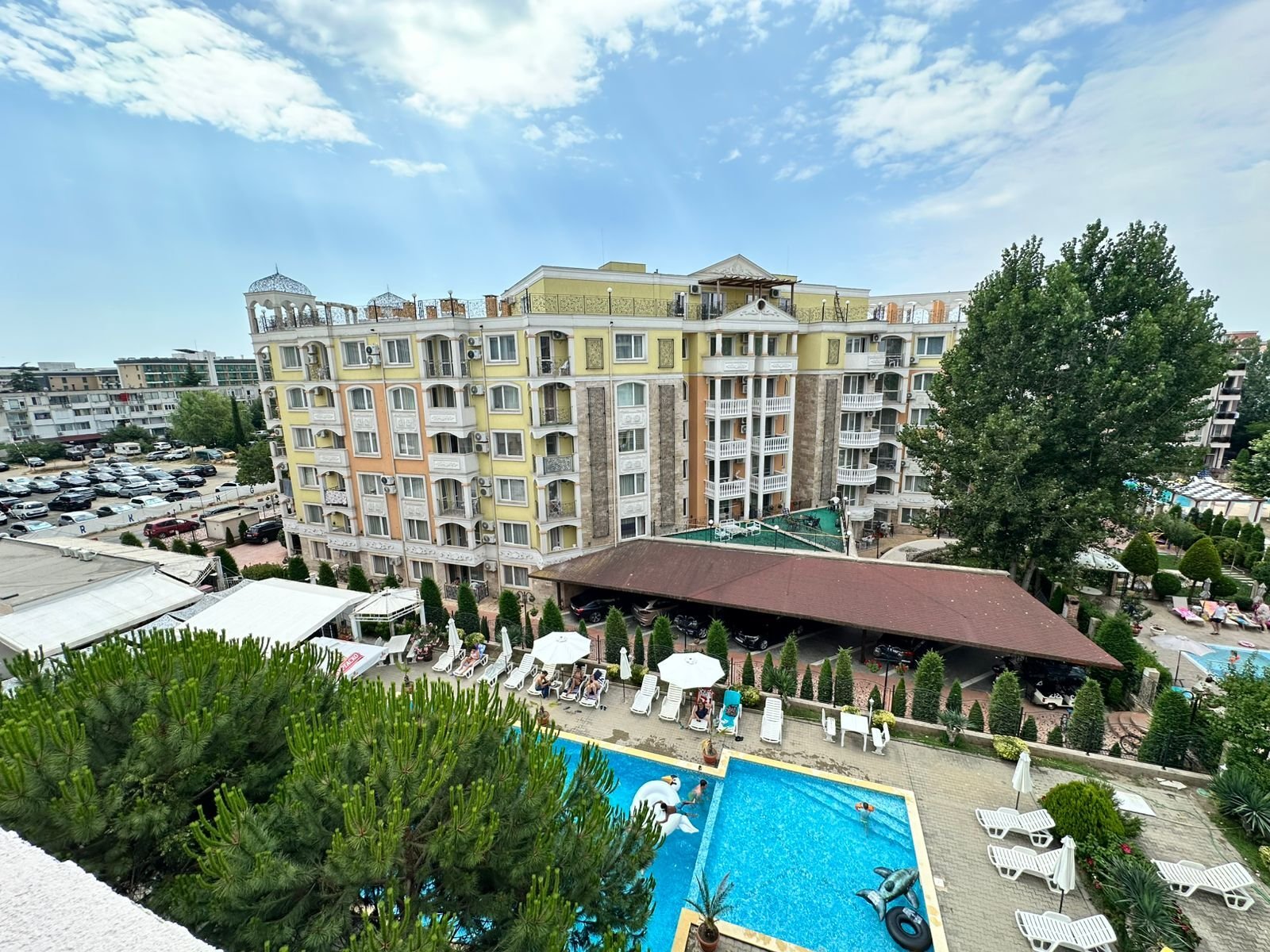 Appartamento con due camere e vista sulla piscina nel complesso residenziale Vanilla Garden a Sunny Beach, Bulgaria.