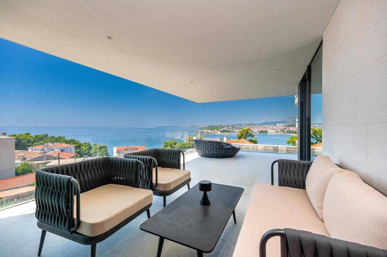 Repräsentative Villa mit Wellnessbereich und Blick auf das Meer und die Inseln, Podstrana