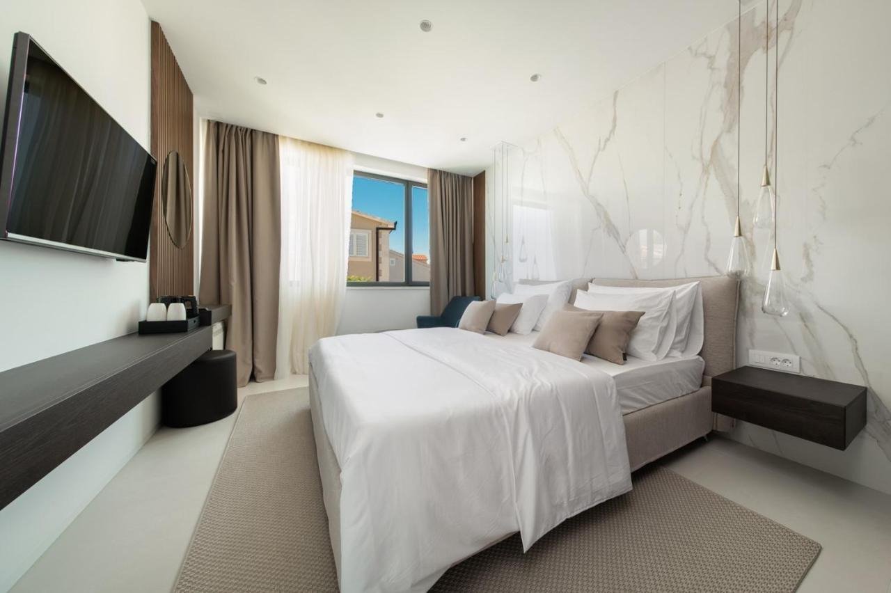 Repräsentative Villa mit Wellnessbereich und Blick auf das Meer und die Inseln, Podstrana