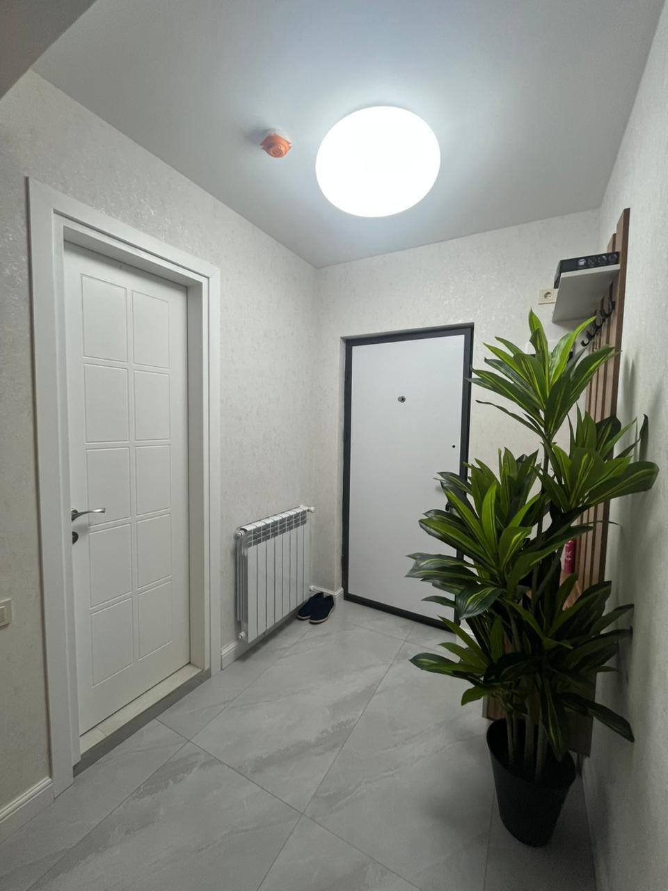 Elegante appartamento con 2 camere da letto al piano alto nel Calligraphy Towers, Batumi, Georgia – vista sulla montagna e sulla città