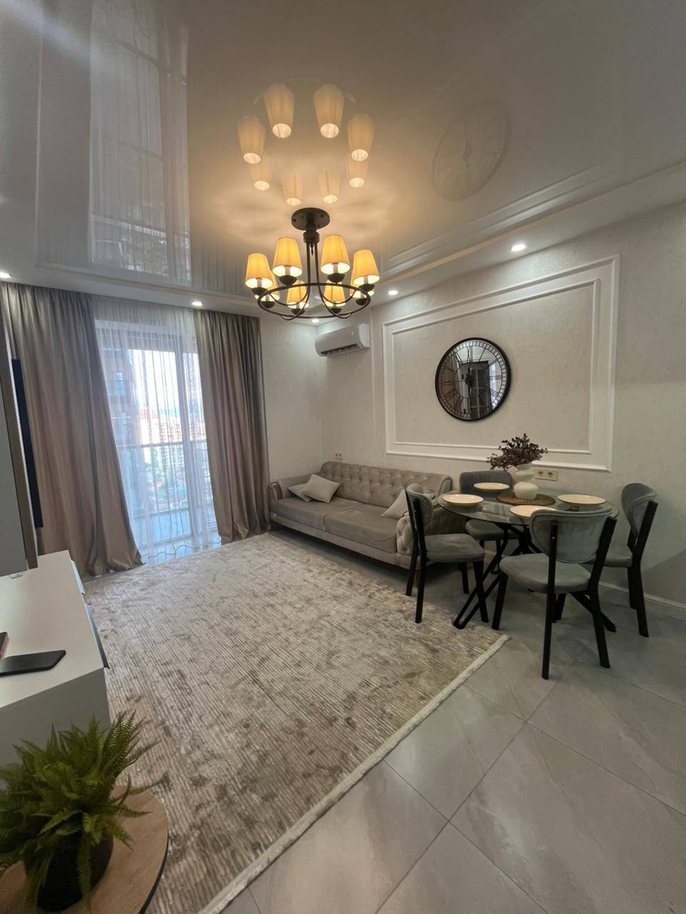 Elegante appartamento con 2 camere da letto al piano alto nel Calligraphy Towers, Batumi, Georgia – vista sulla montagna e sulla città