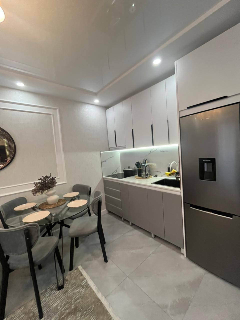 Elegante appartamento con 2 camere da letto al piano alto nel Calligraphy Towers, Batumi, Georgia – vista sulla montagna e sulla città