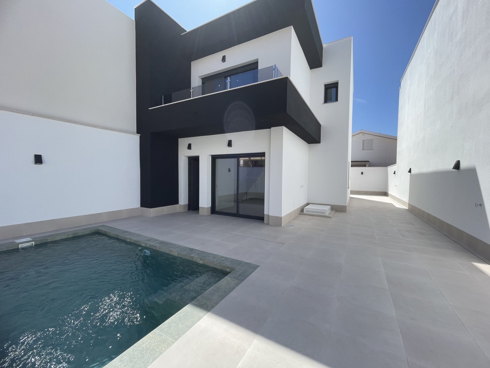 Geräumiges Chalet mit Pool, ruhige Lage in Heredades