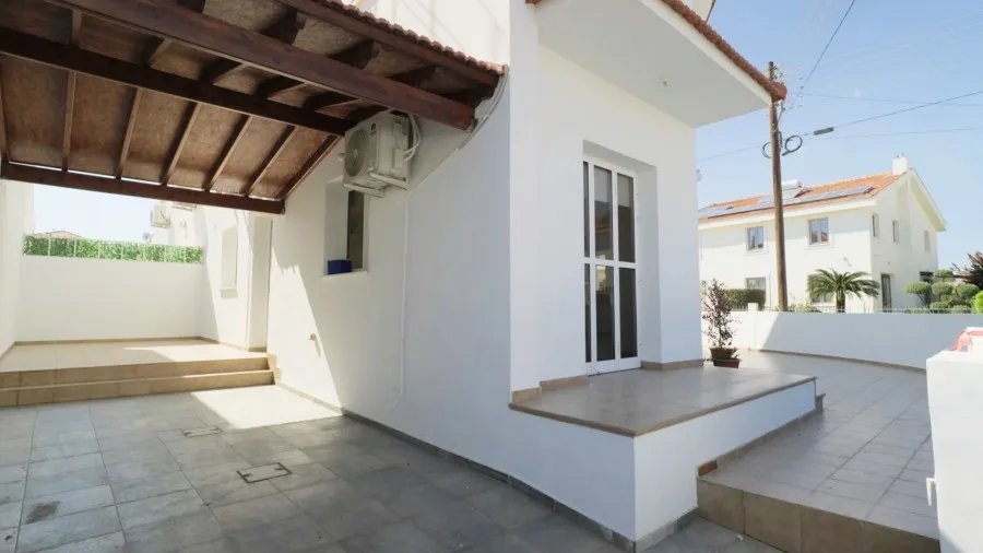 Doppelhaushälfte in Livadia, Larnaka