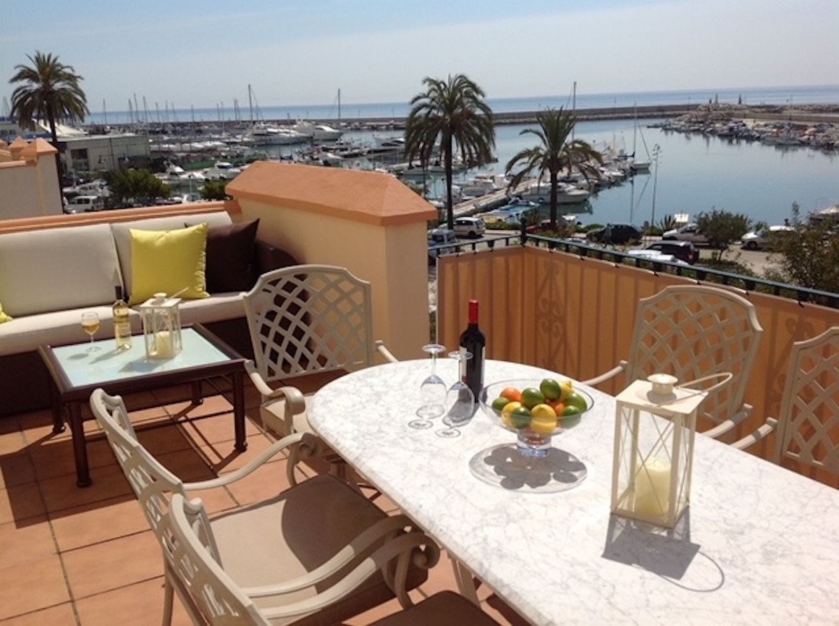 Einzigartiges Stadthaus direkt am Strand von Estepona, Málaga. Ein Traumhaus für anspruchsvolle Käufer!