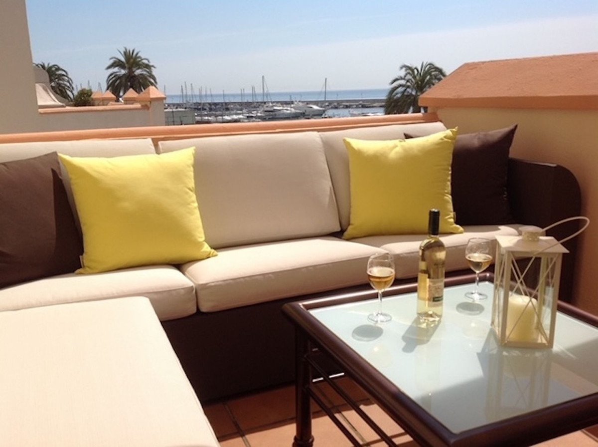 Einzigartiges Stadthaus direkt am Strand von Estepona, Málaga. Ein Traumhaus für anspruchsvolle Käufer!