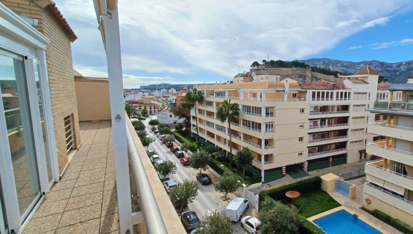 Luxuriöses Duplex-Penthouse in Denia mit Meerblick und zwei Terrassen