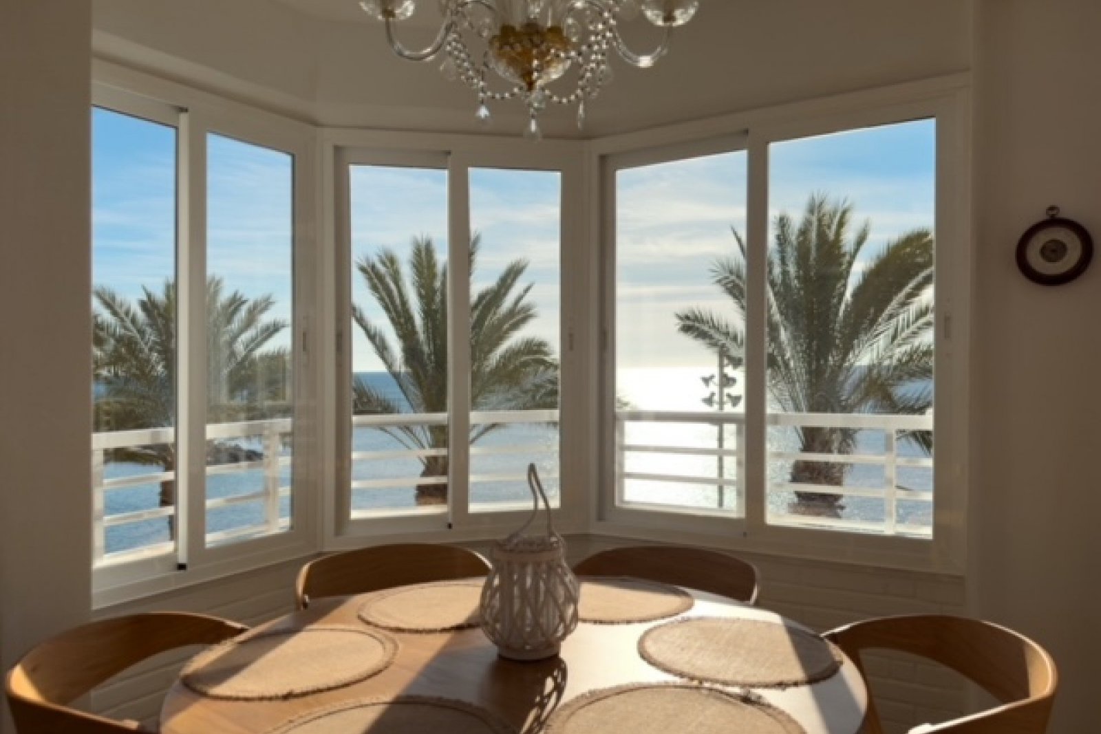 Luxusapartment mit Meerblick in erster Reihe – nur für diejenigen, die das Beste von Torrevieja erleben möchten.