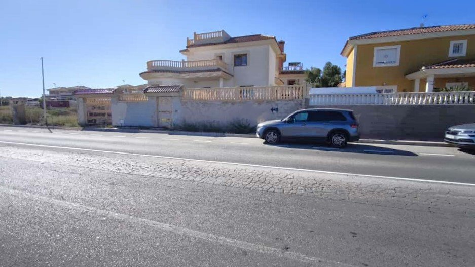 Elegante Villa mit Pool in der Nähe von Salzwasserlagunen und Stränden, Torrevieja