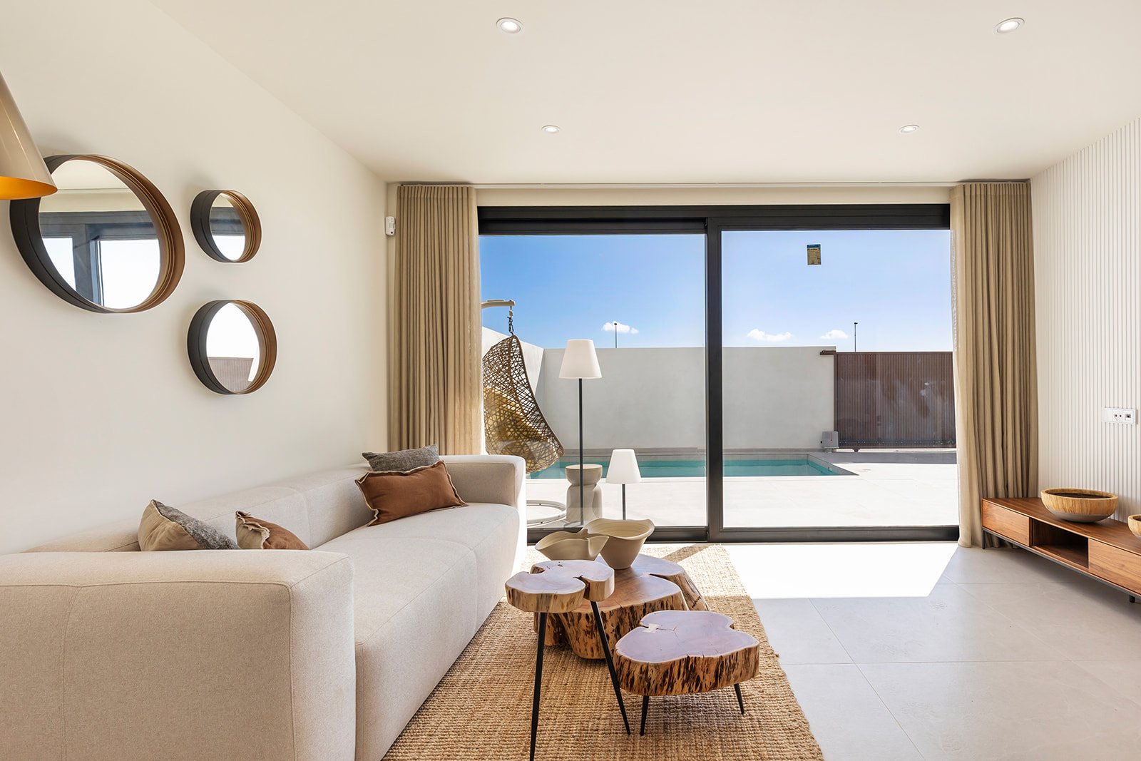 Modernes, freistehendes Ferienhaus mit privatem Pool und Garten, 2 km vom Meer entfernt, Los Alcázares