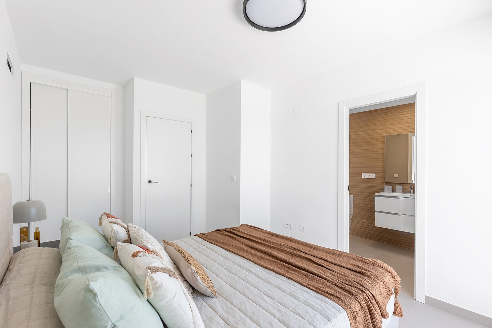 Moderne Stadthäuser, private Terrassen und Pool, Rafal