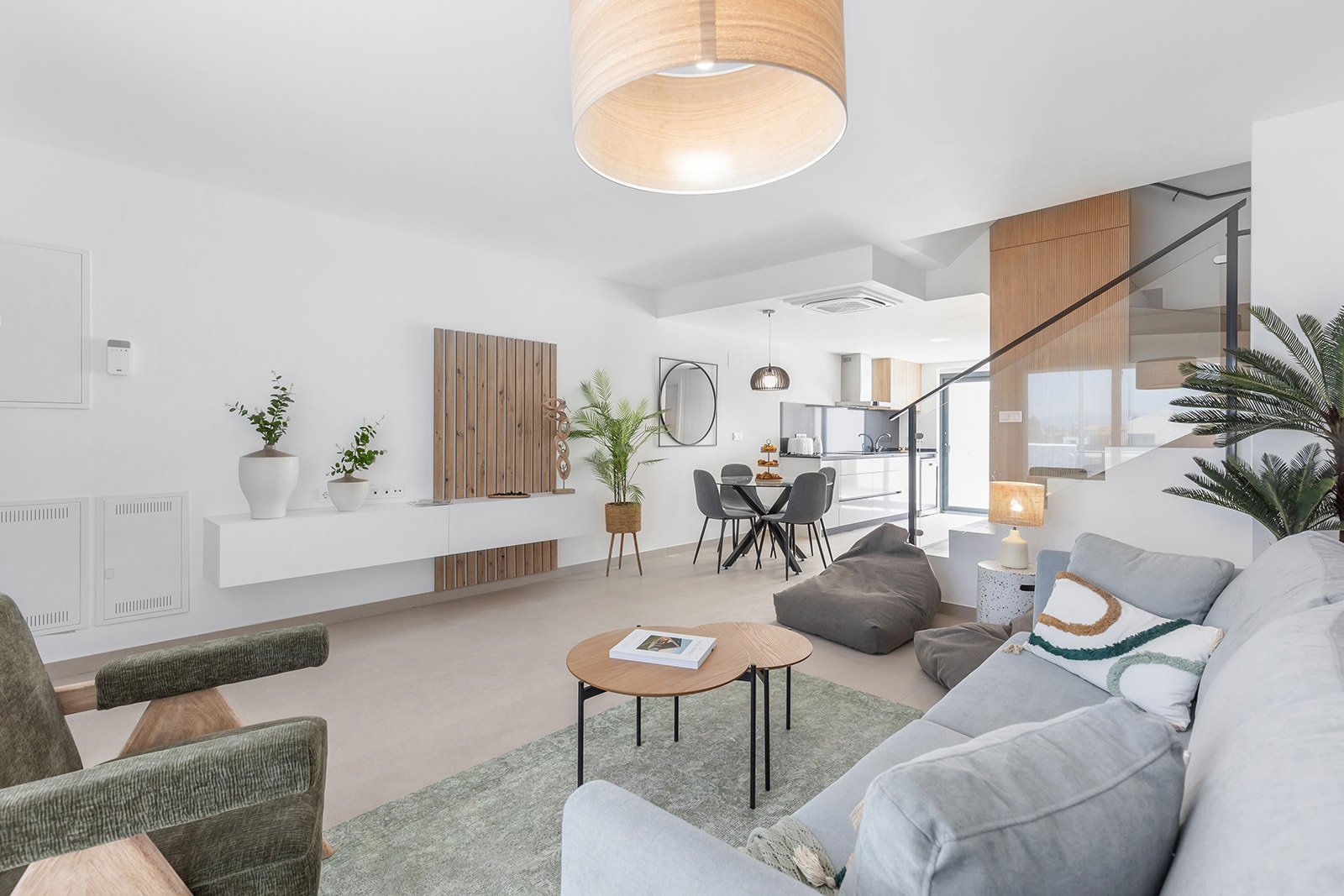 Moderne Stadthäuser, private Terrassen und Pool, Rafal