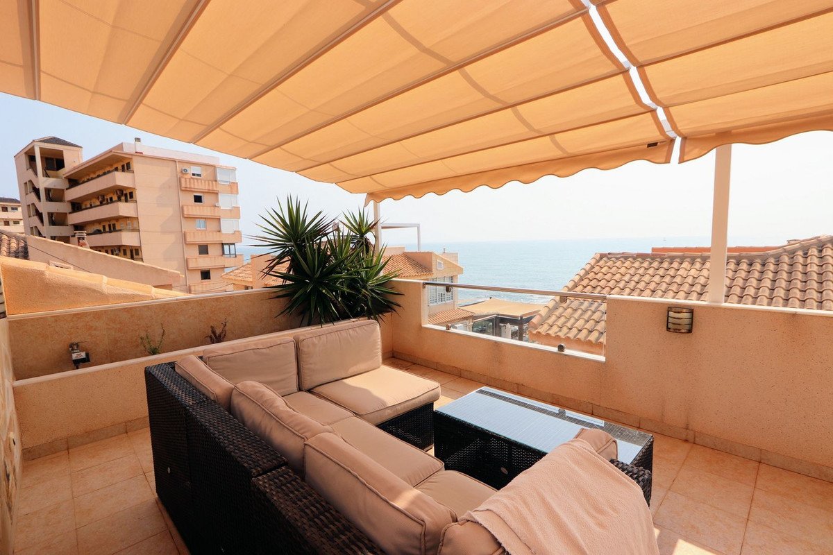 Außergewöhnliches Doppelhaus mit Meerblick und direktem Strandzugang, Torrevieja