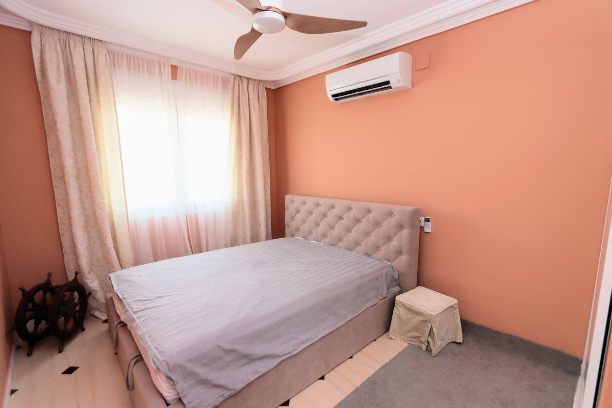 Außergewöhnliches Doppelhaus mit Meerblick und direktem Strandzugang, Torrevieja