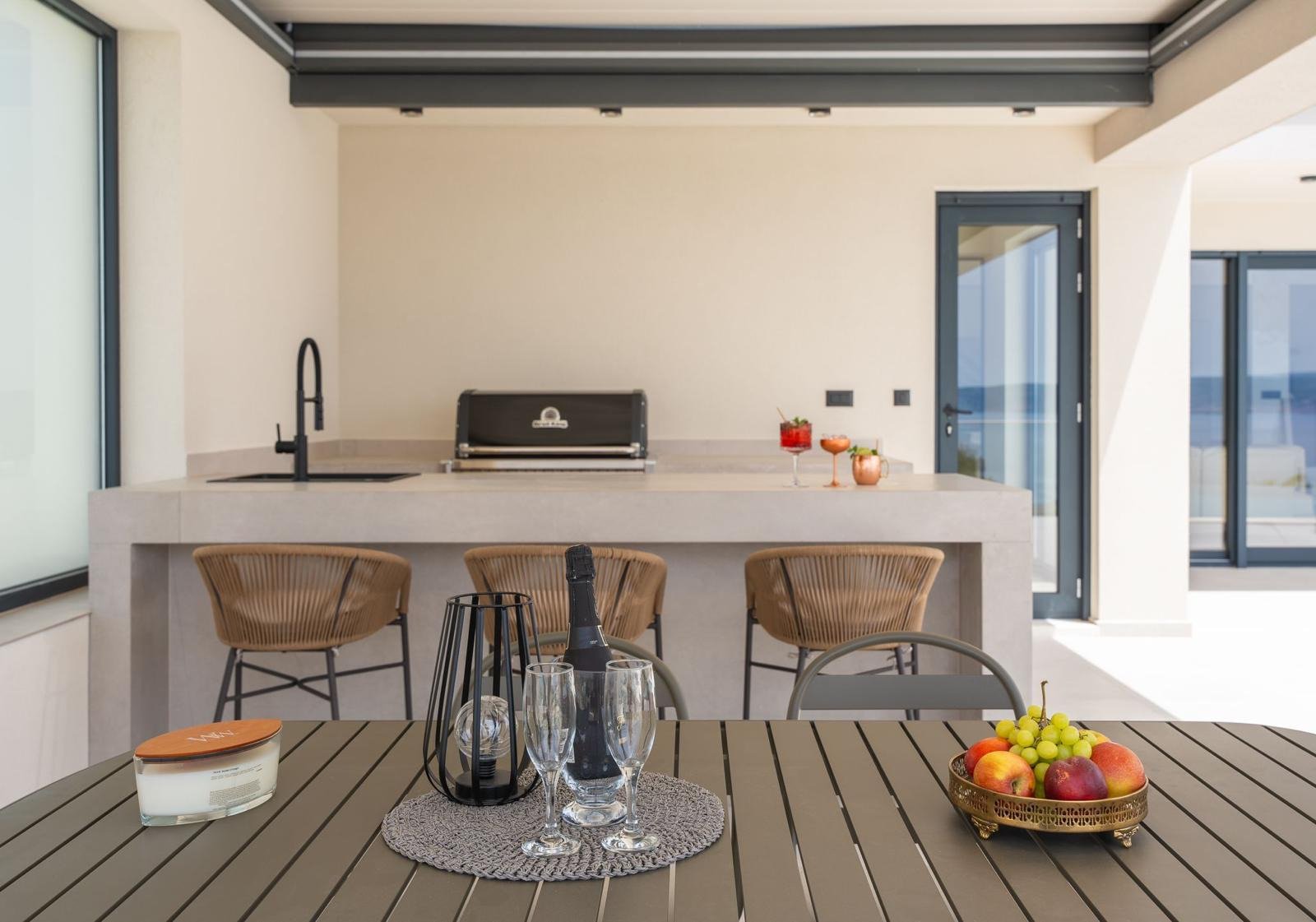 Charmante Villa mit Wellnessbereich und Meerblick in Podstrana