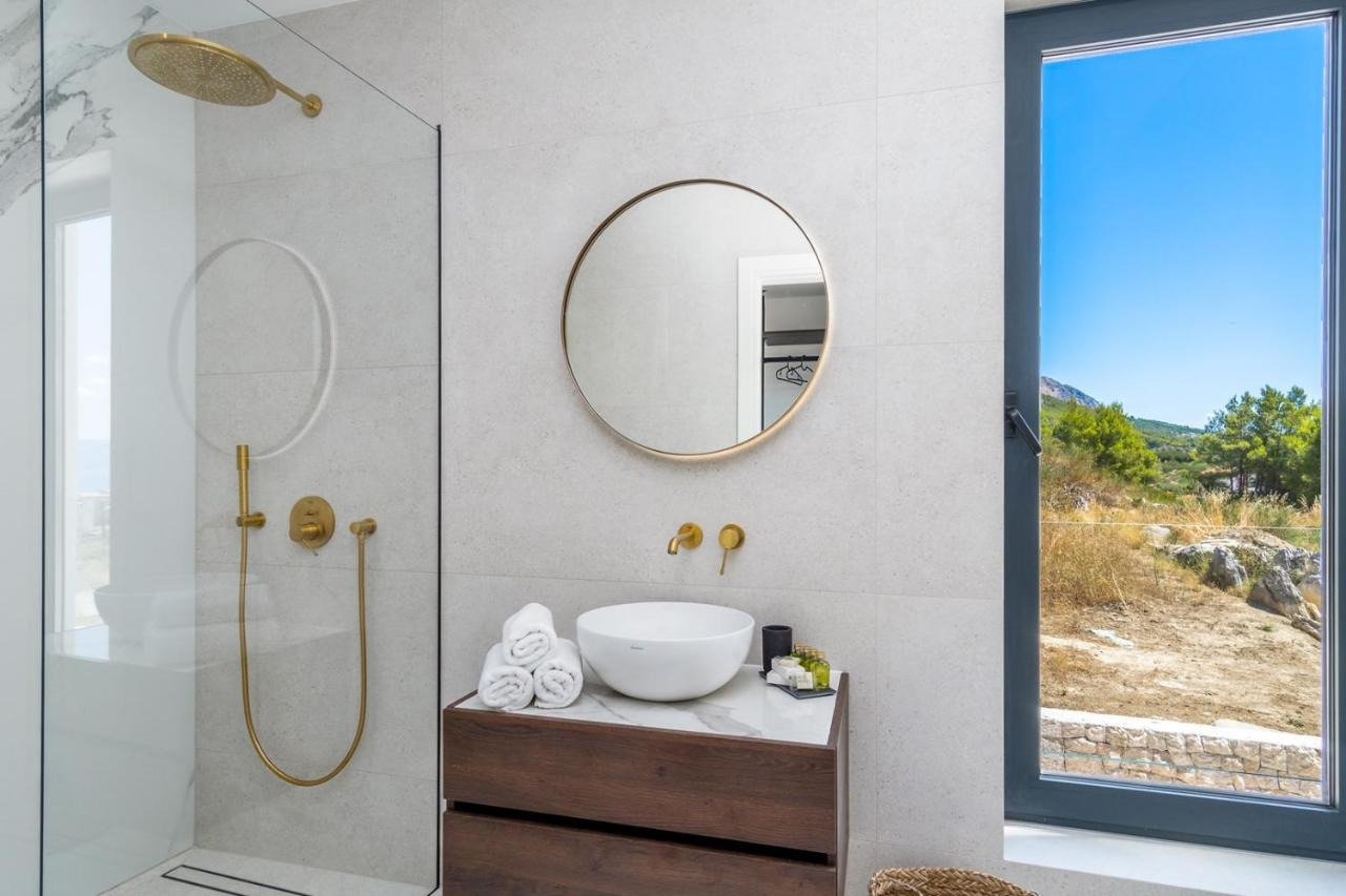 Exklusive Villa mit Pool und Panoramablick auf das Meer in Podstrana