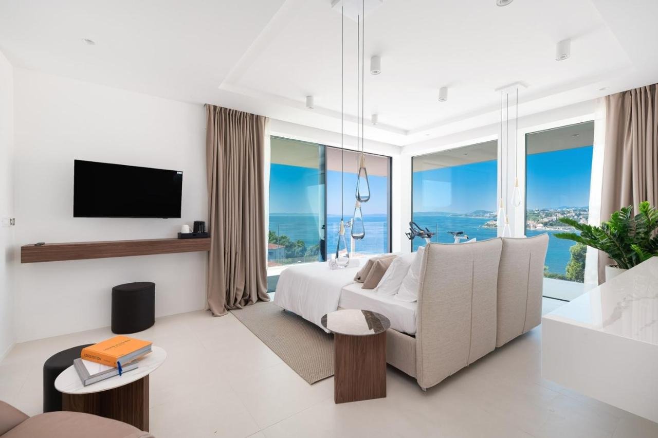 Repräsentative Villa mit Wellnessbereich und Blick auf das Meer und die Inseln, Podstrana